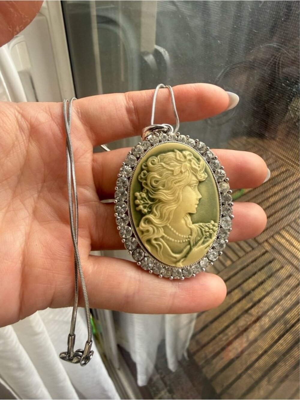 Vintage Olive Cameo Pendant Necklace with Crystal Halo Silver Tone Chain 17 Inch - Picture 3 of 5